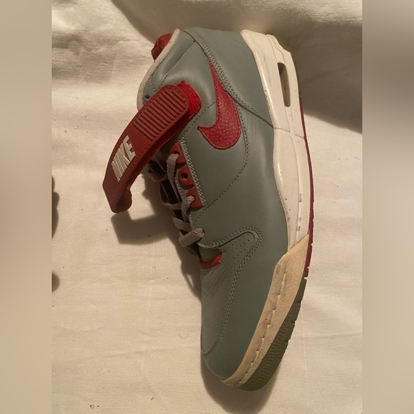 Nike gray and red Velcro strap - Picture 7 of 7